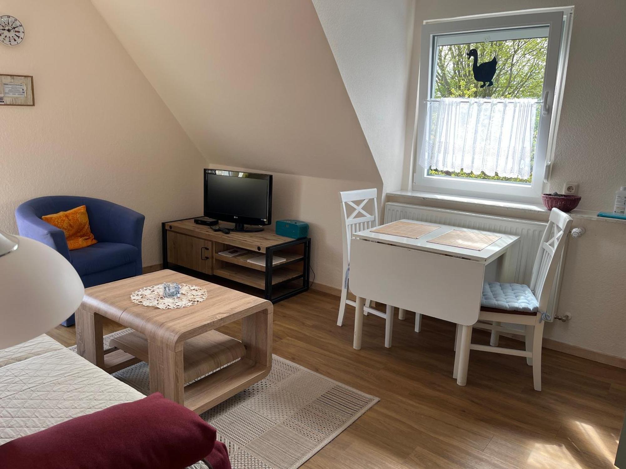 2 Mit Balkon- Haus Annegrete Esens