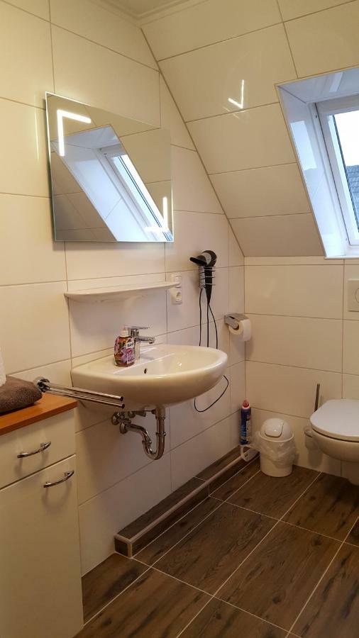 2 Mit Balkon- Haus Annegrete Esens